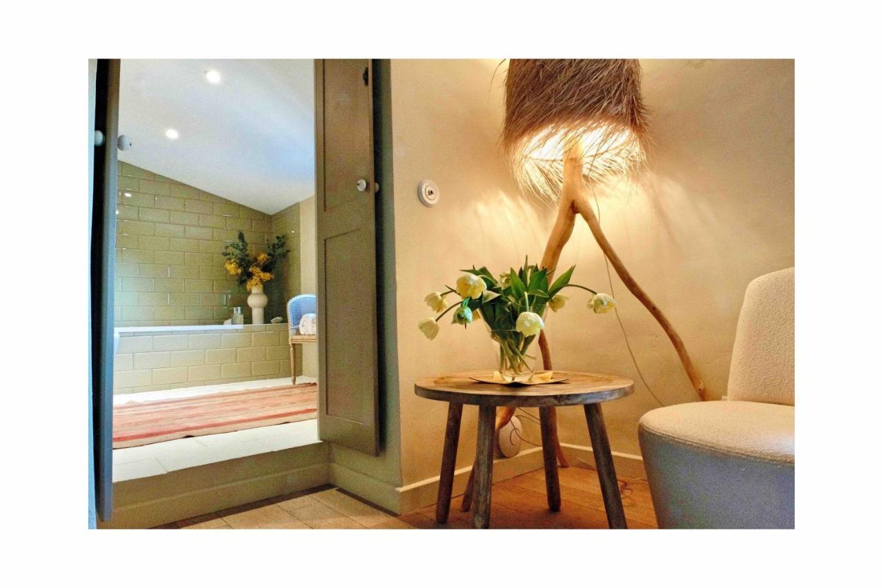 キュキュロン Les Jardins De Sitaara Bed & Breakfast エクステリア 写真