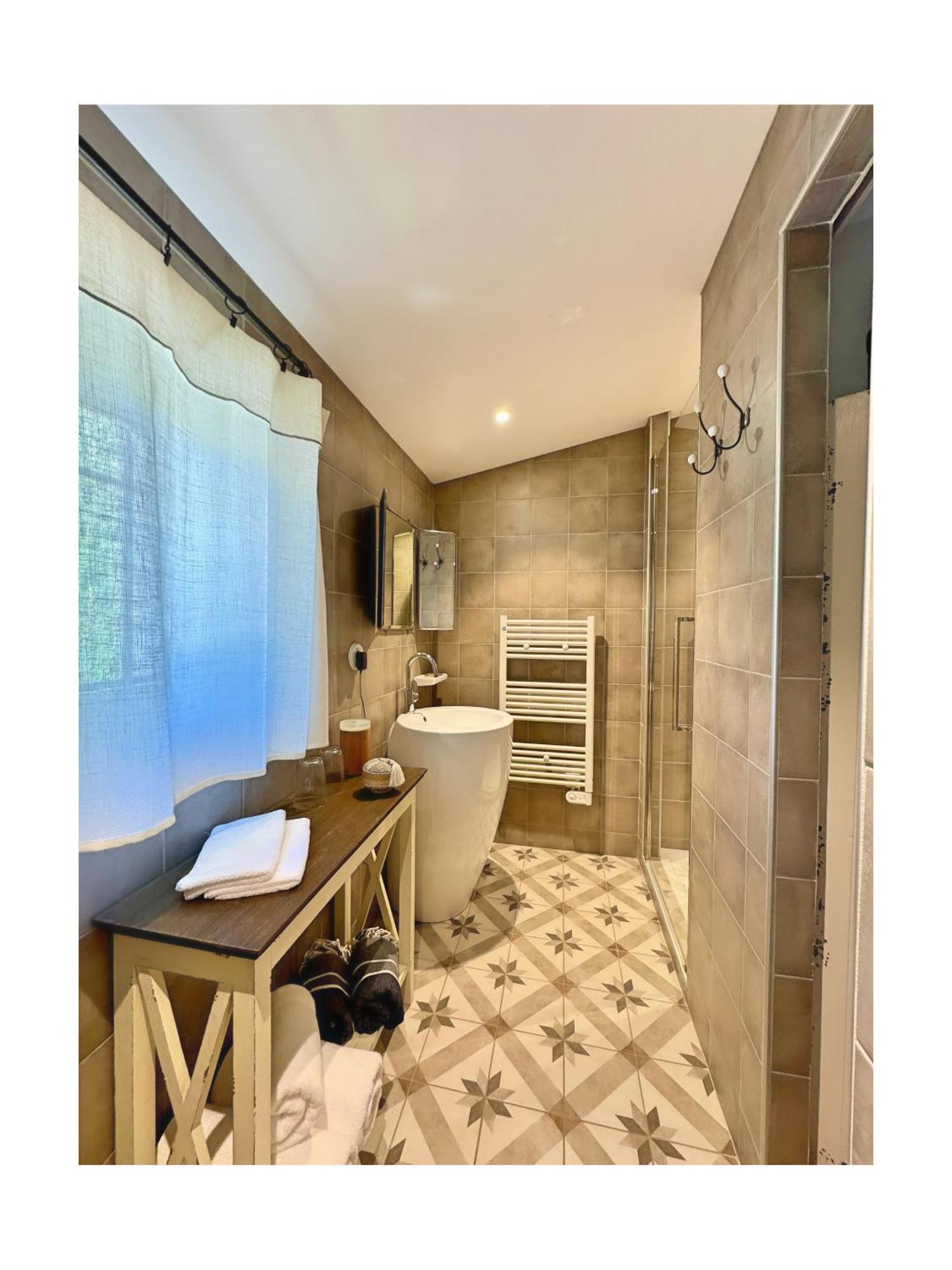 キュキュロン Les Jardins De Sitaara Bed & Breakfast エクステリア 写真