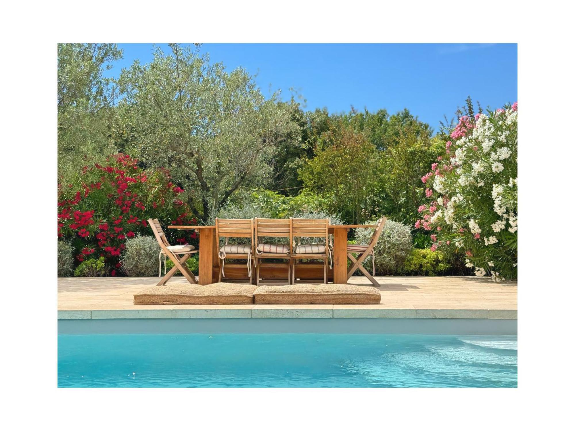 キュキュロン Les Jardins De Sitaara Bed & Breakfast エクステリア 写真
